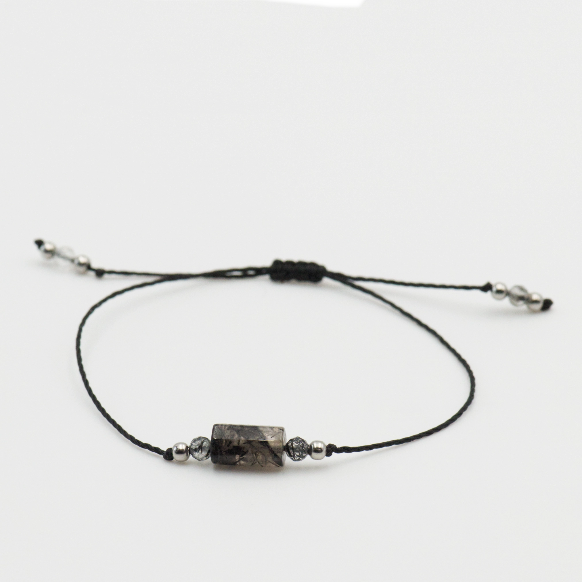 Bransoletka z kamieniem - KWARC Z RYTULEM - ONE #2 1 bransoletka z kolekcji one gem z kwarcem z rytulem na czarnym sznurku