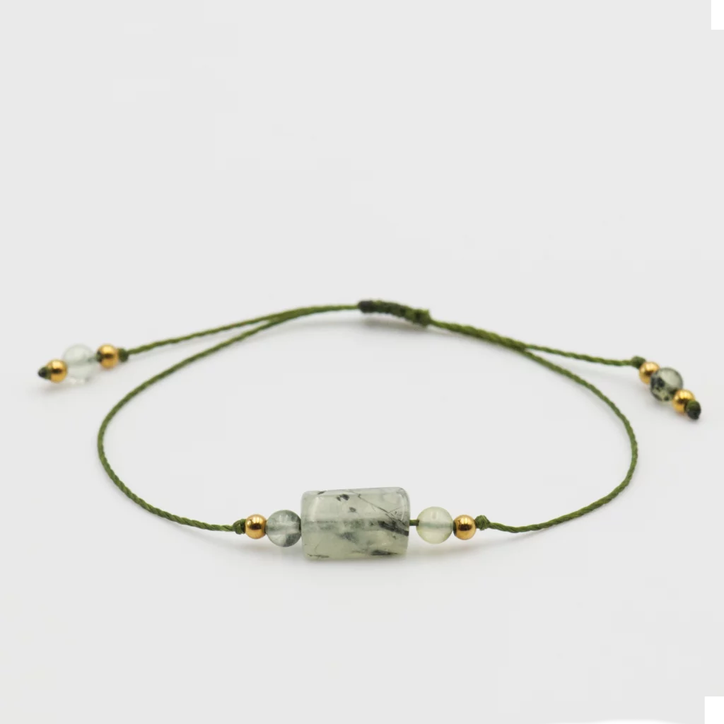 bransoletka z kolekcji one gem z prehnitem na zielonym sznurku