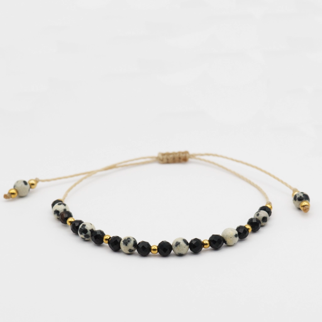 bransoletka z czarnym agatem i japisem dalmatyńskim
