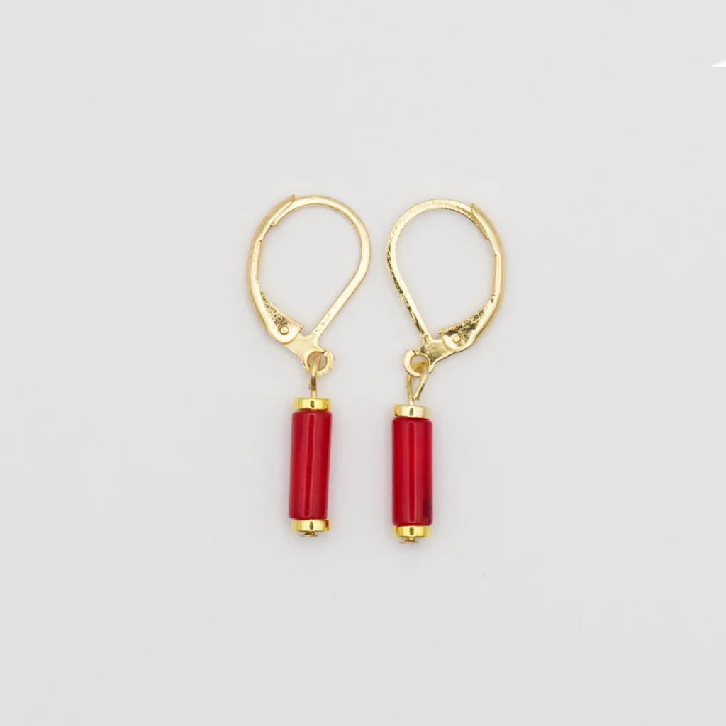 kolczyki z koralem w kształcie słupka