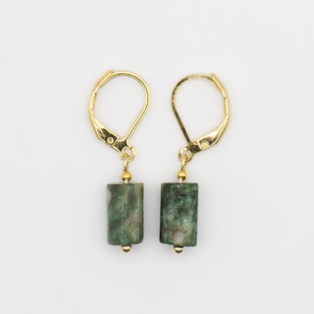 kolczyki z zielonym lepidolitem