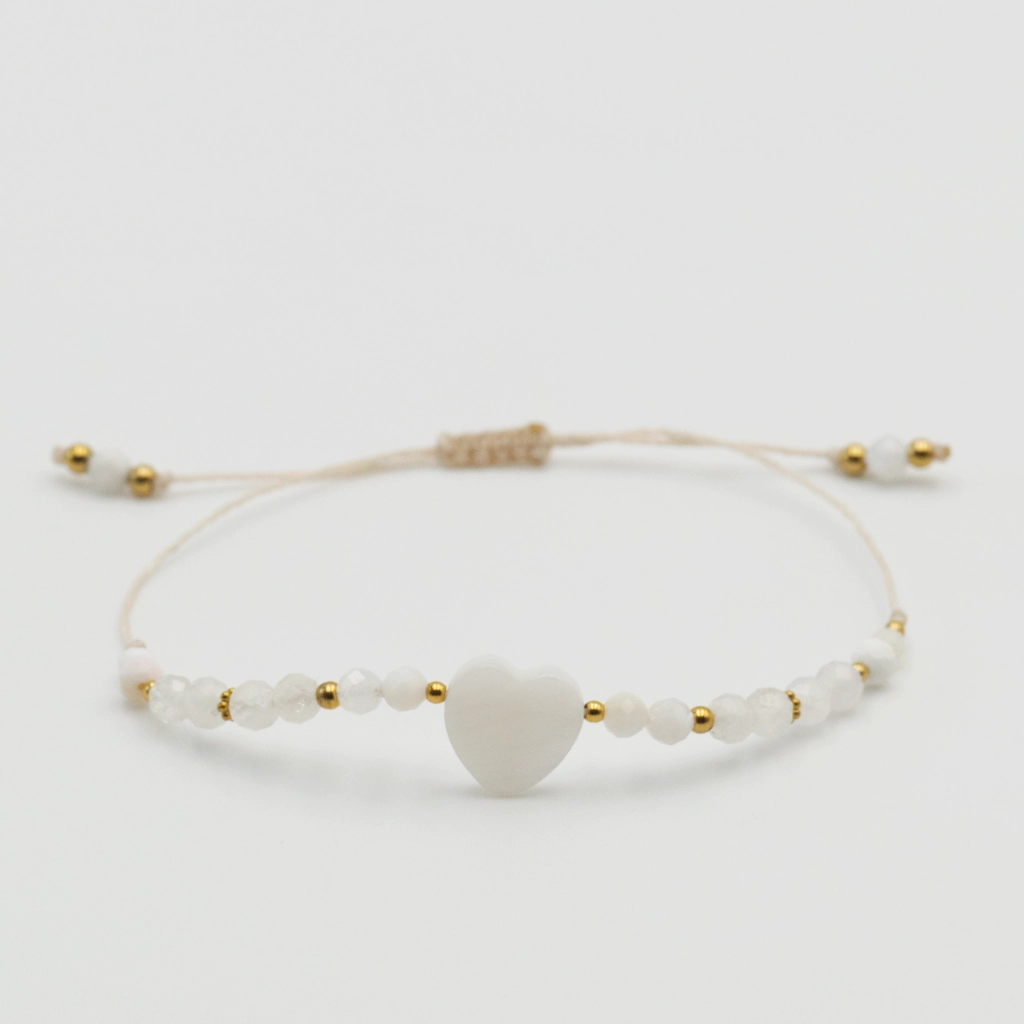 bransoletka z kamieniem księżycowym i muszlą