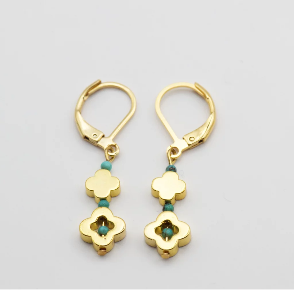 kolczyki z hematytem w kształcie marokańskiej koniczyny z magnezytem turkusowym