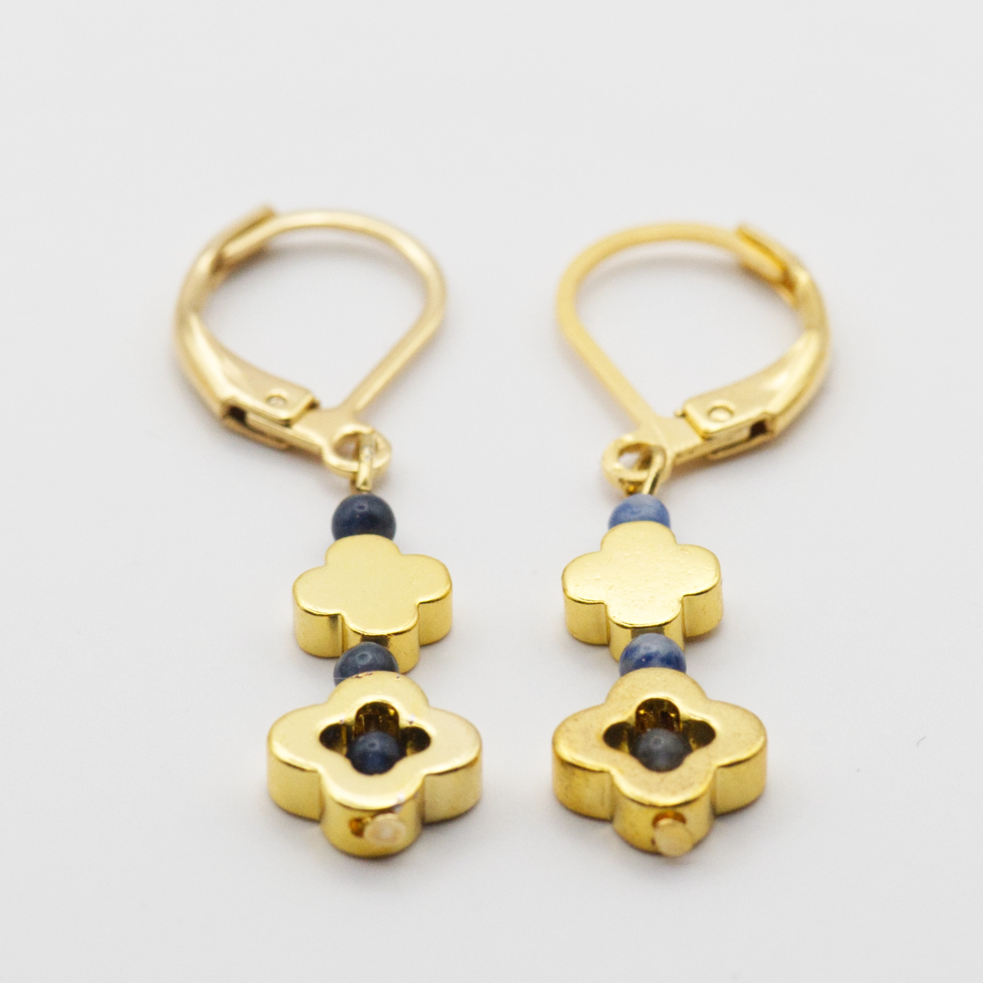 Moroccan - Kolczyki z Hematytem i Sodalitem 4 kolczyki z hematytem w kształcie marokańskiej koniczyny z sodalitem