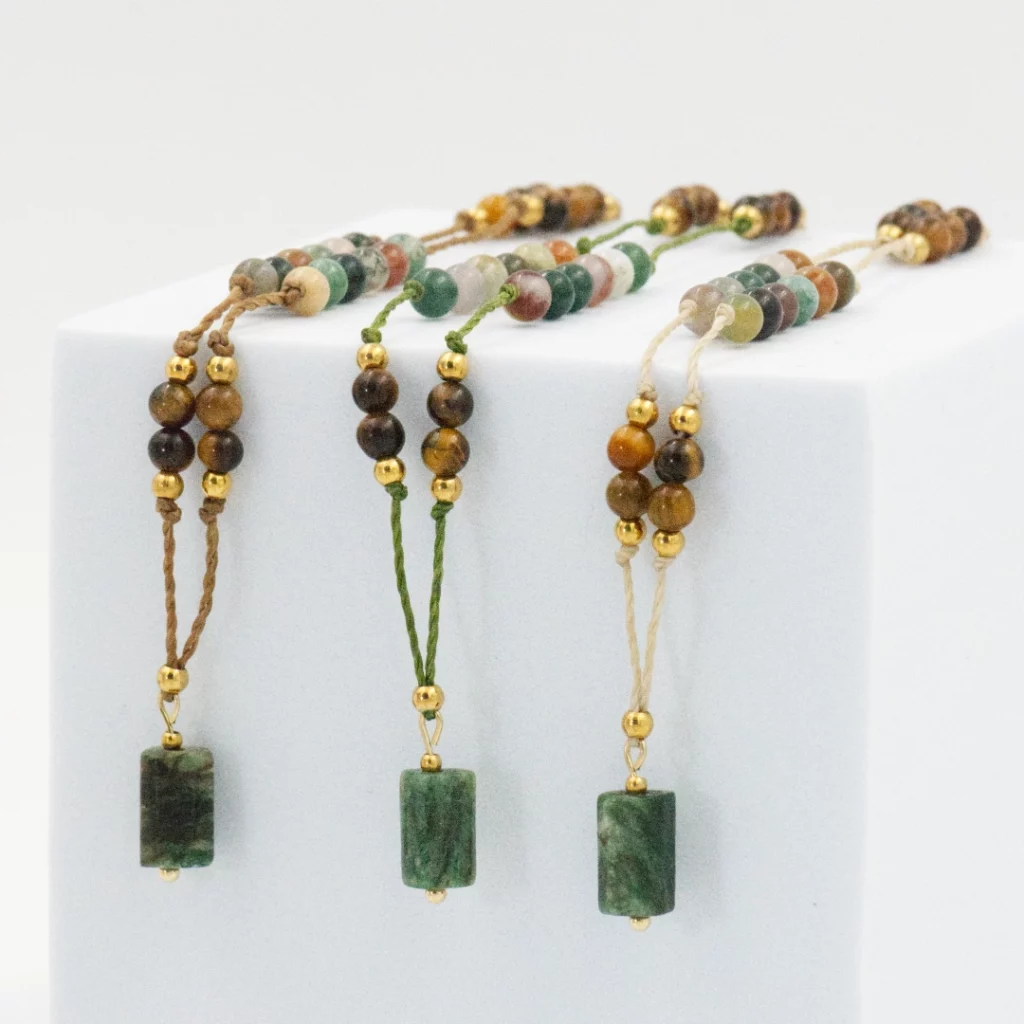 naszyjniki z kolekcji naturals o nazwie forest z zielonym lepidolitem