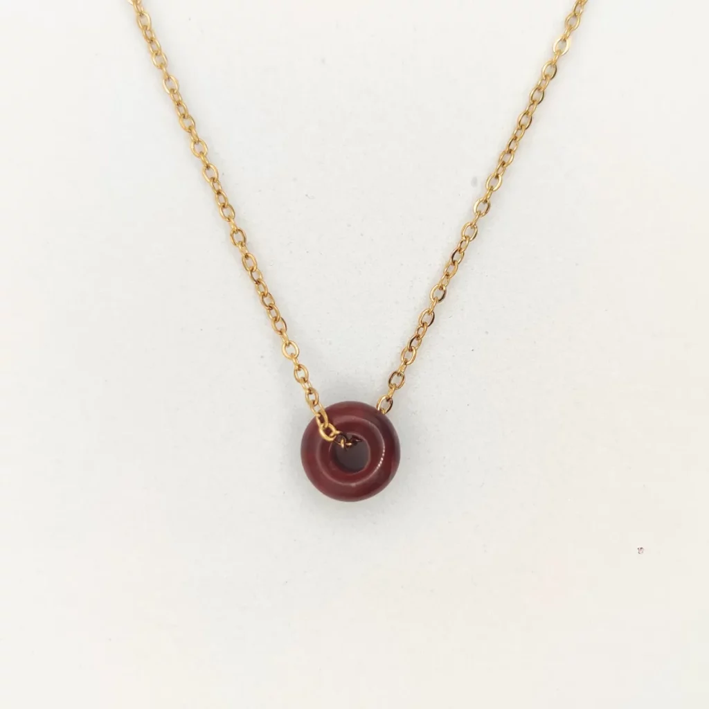 łańcuszek ze stali chirurgicznej z kamieniem naturalnym w kształcie oponki z agatem indyjskim