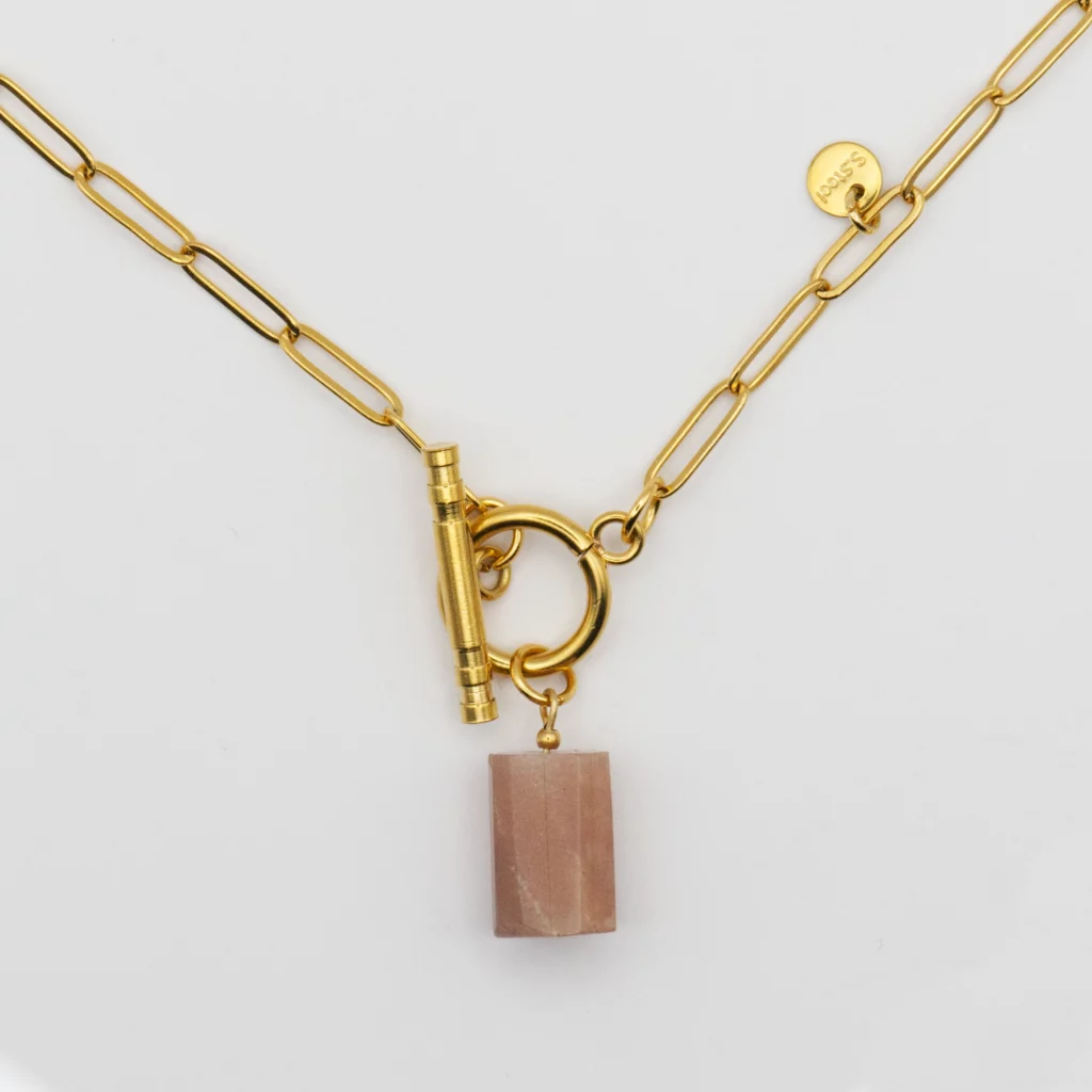 naszyjnik z kamieniem słonecznym na łańcuszku ze stali chirurgicznej