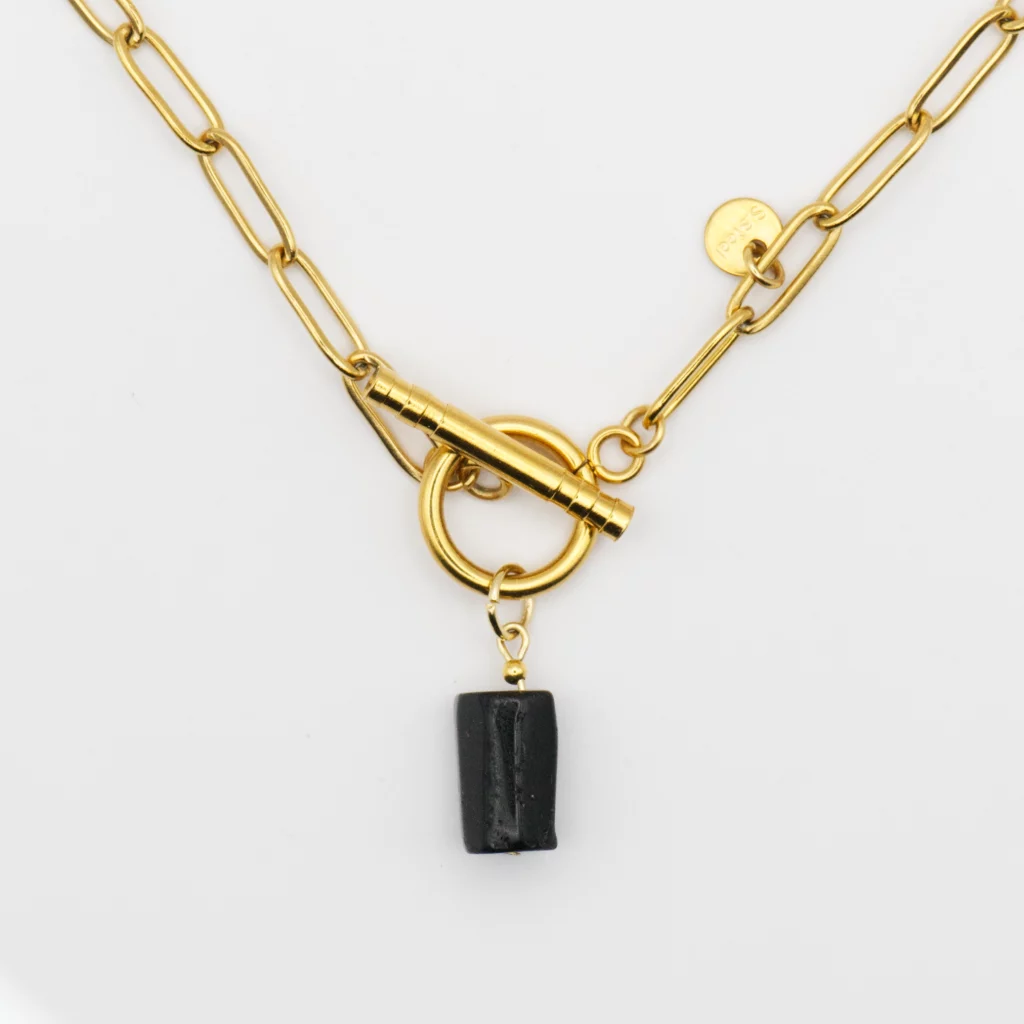 naszyjnik z czarnym turmalinem na łańcuszku ze stali chirurgicznej