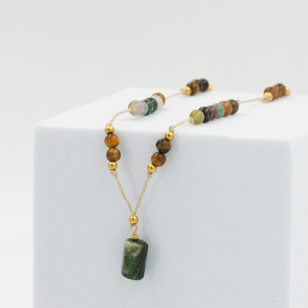 Naszyjnik z kamieniami naturalnymi i lepidolitem - Forest Beige 1 naszyjnik z kolekcji naturals o nazwie forest z zielonym lepidolitem