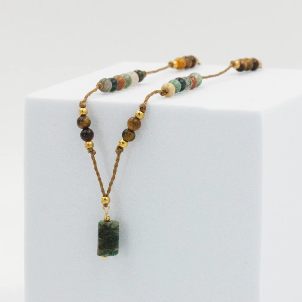 naszyjnik z kolekcji naturals o nazwie forest z zielonym lepidolitem