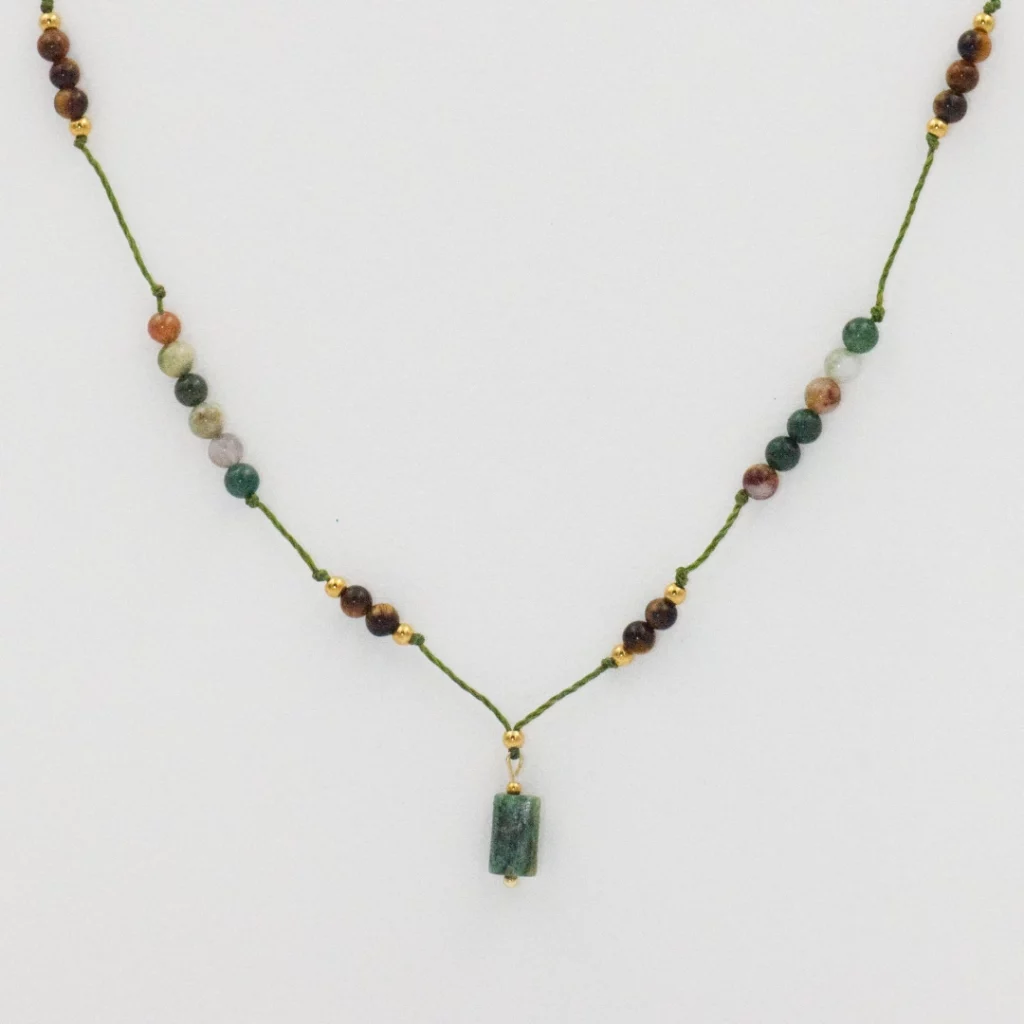 naszyjnik z kolekcji naturals o nazwie forest z zielonym lepidolitem