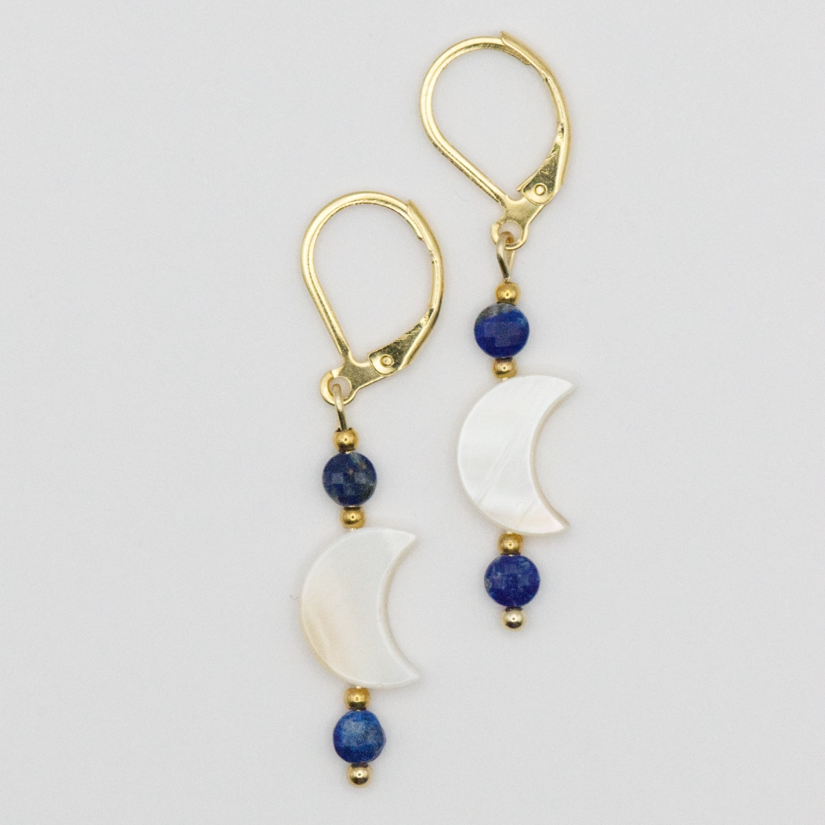 Kolczyki Blue & Moon 2 kolczyki z lapisem lazuli i z muszli na stali chirurgicznej