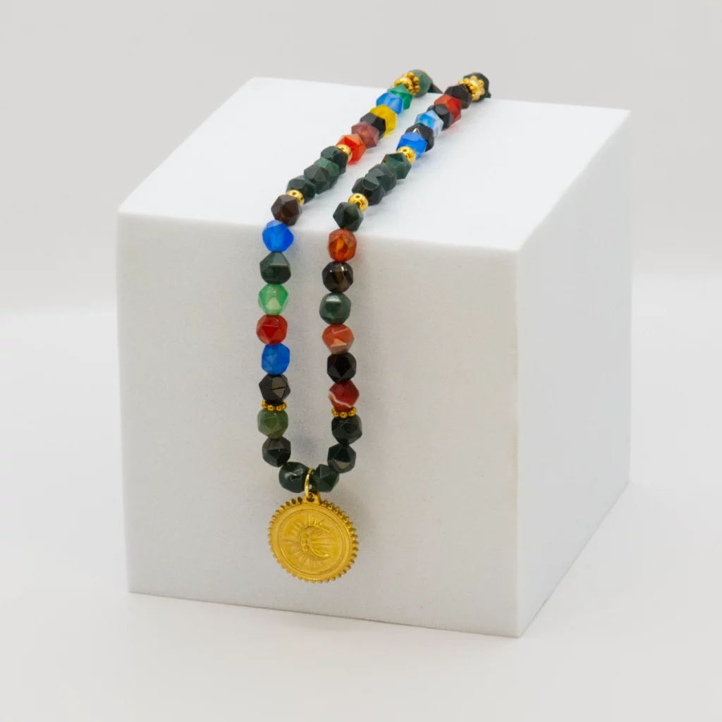 naszyjnik z agatami i zawieszką