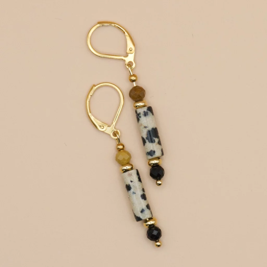 kolczyki z kolekcji africa z japisem dalmatyńskim