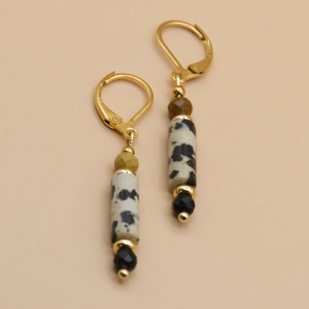 kolczyki z kolekcji africa z japisem dalmatyńskim