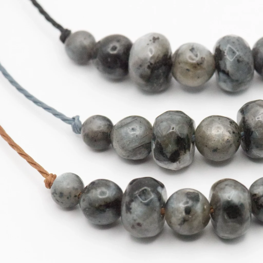 bransoletki z larvikitem