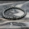 męska bransoletka z matowym szarym hematytem oraz buddą pollygemstudio