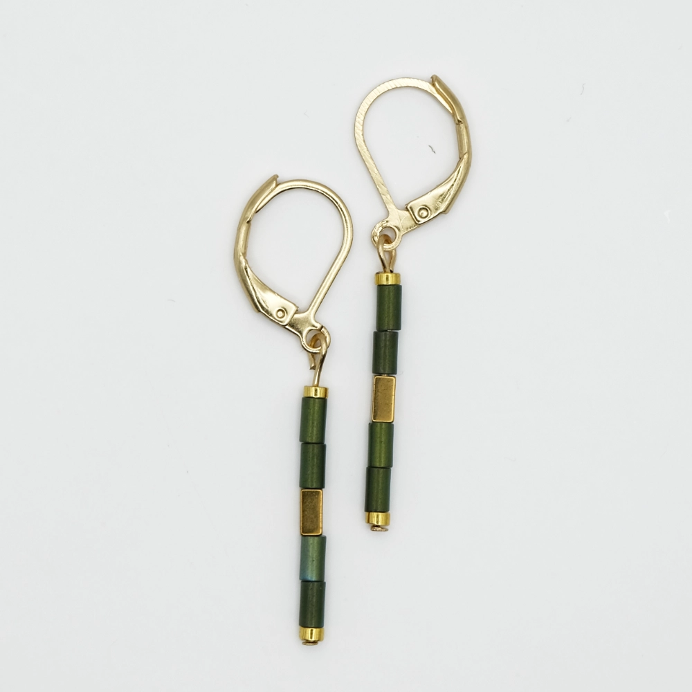 kolyczki delicate hematyt green