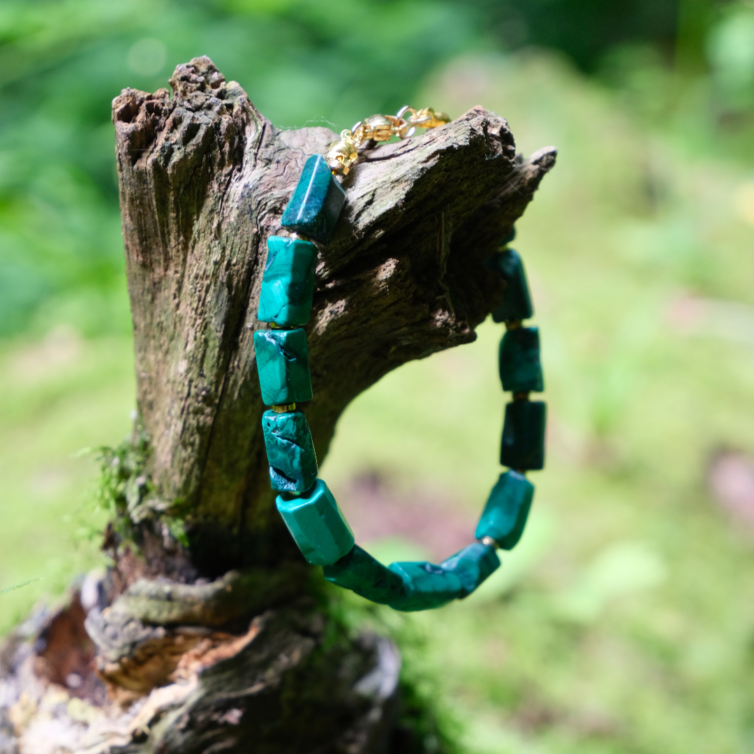 Bransoletka z Malachitu RAW 2 Bransoletka z Malachitu wisząca na kawałku pniu